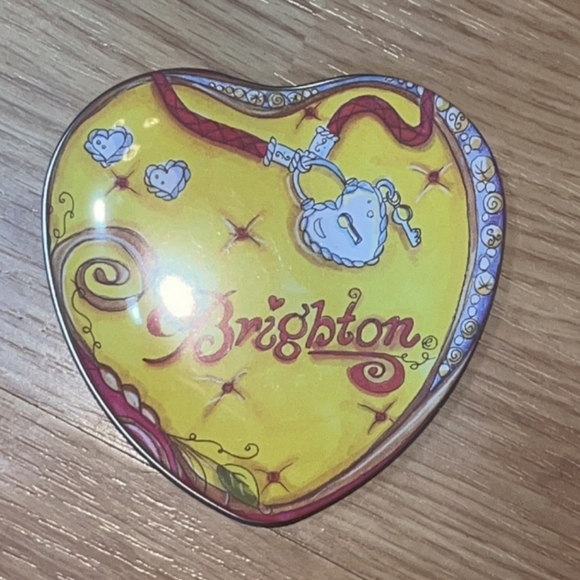 BRIGHTON TIN medium size HEART SHAPE - Picture 2 of 6